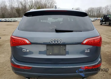 2010 Audi Q5 Premium Plus z USA, uszkodzony, nr VIN WA1LKAFP2AA102598